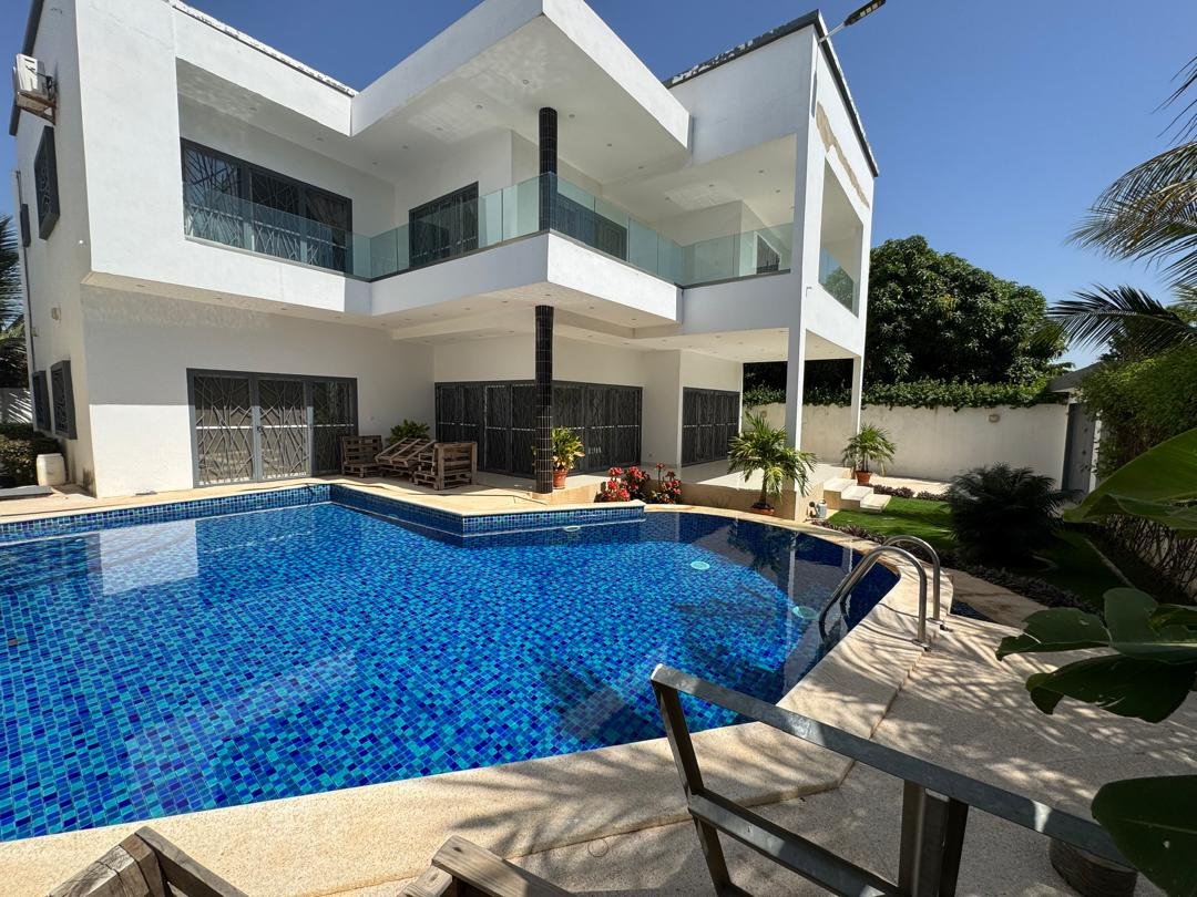Villa de prestige avec piscine à Saly — TOBY PROPERTIES GROUP
